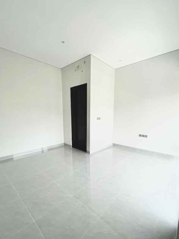 rumah baru siap huni di griyaloka bsd tangsel