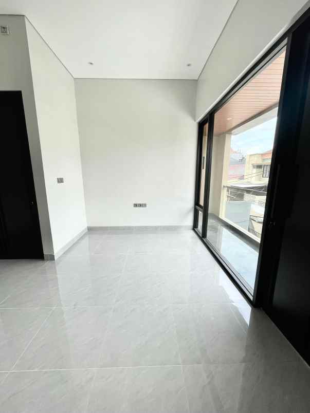 rumah baru siap huni di griyaloka bsd tangsel