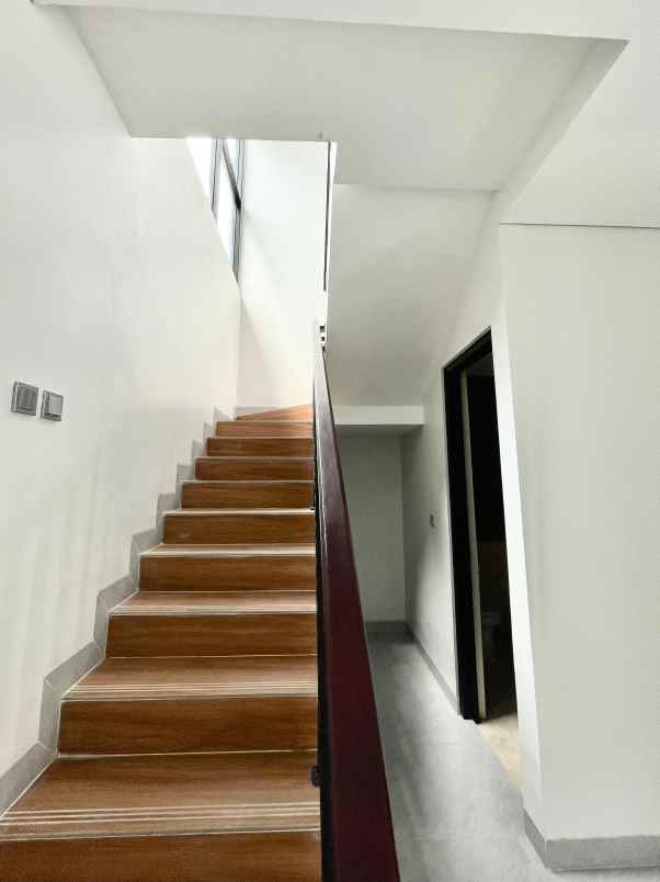 rumah baru siap huni di griyaloka bsd tangsel