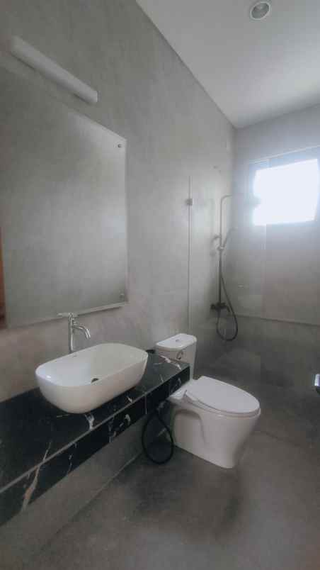 rumah baru siap huni di kencana loka bsd