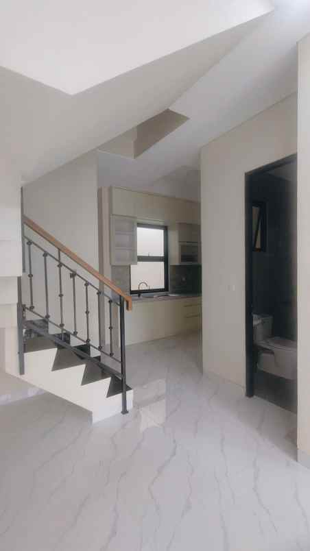 rumah baru siap huni di kencana loka bsd