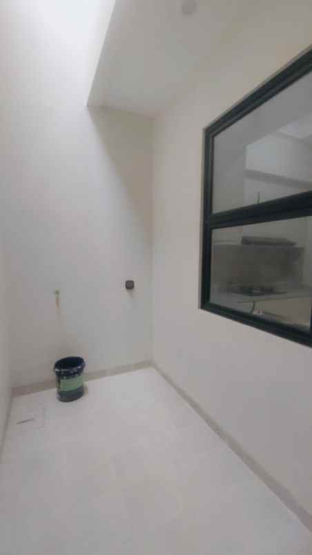 rumah baru siap huni di kencana loka bsd