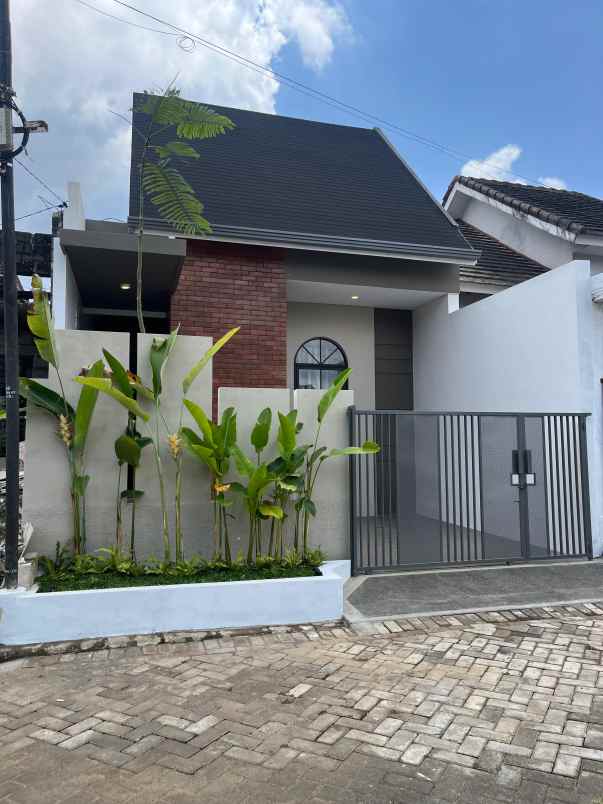 rumah baru siap huni free kitchen set di bandulan