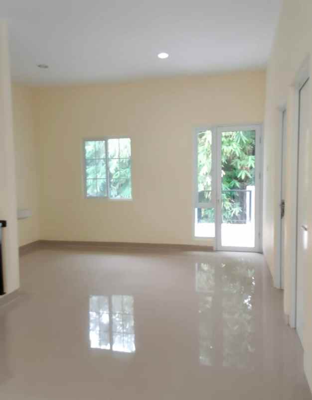 rumah baru siap huni lokasi strategis di griyaloka bsd