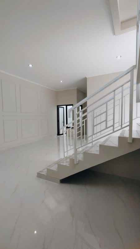 rumah baru siap huni strategis di nusaloka bsd