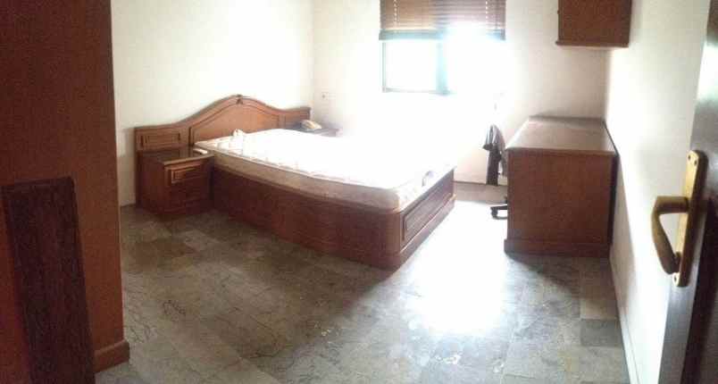 rumah besar luas di bintaro