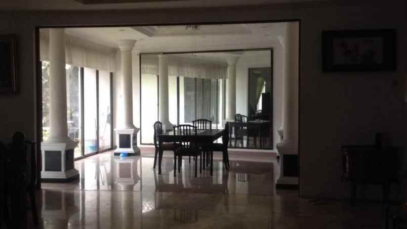 rumah besar luas di bintaro