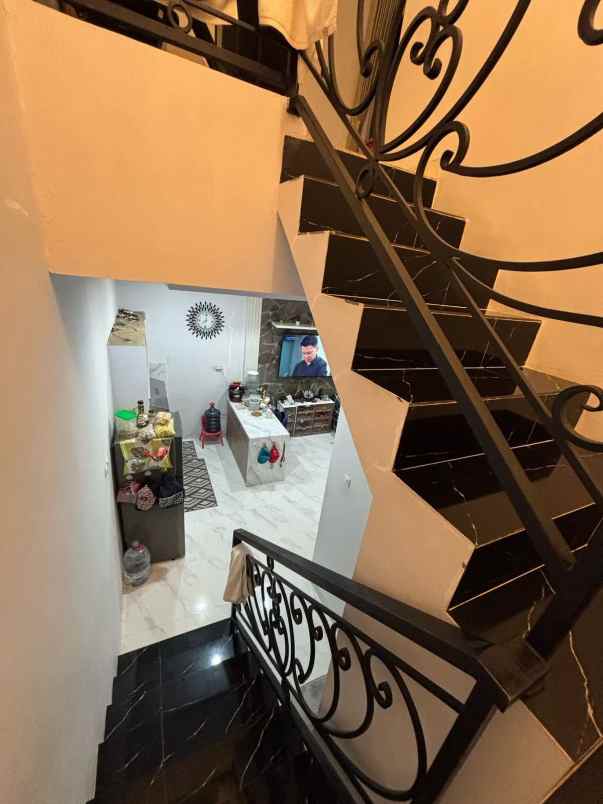 rumah cantik bonus furnished di jagakarsa jaksel