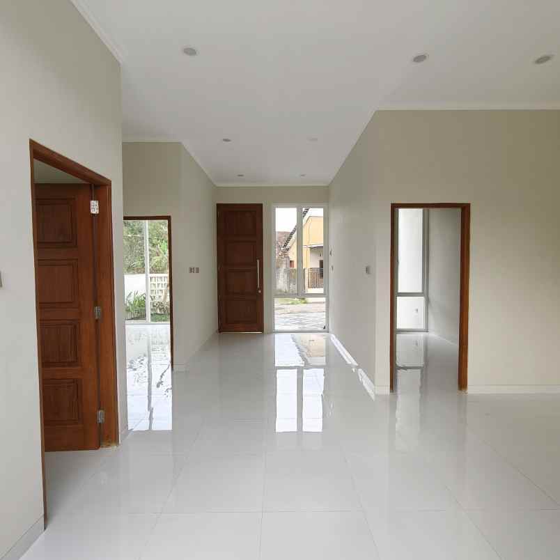 rumah cantik dekat pemda sleman sch jl palagan sleman