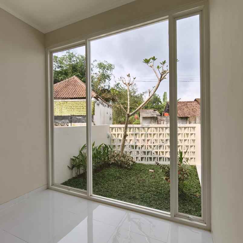rumah cantik dekat pemda sleman sch jl palagan sleman