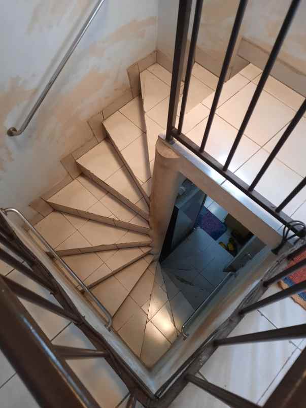 rumah dekat pasar asem reges tamansari jakarta barat