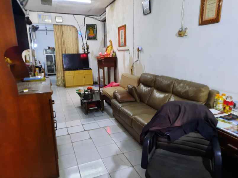 rumah dekat pasar asem reges tamansari jakarta barat