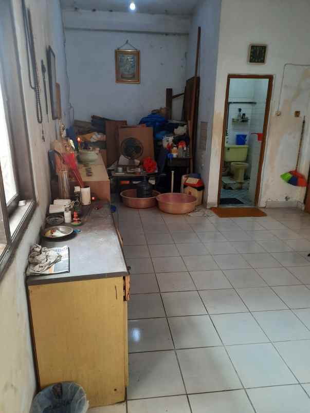 rumah dekat pasar asem reges tamansari jakarta barat