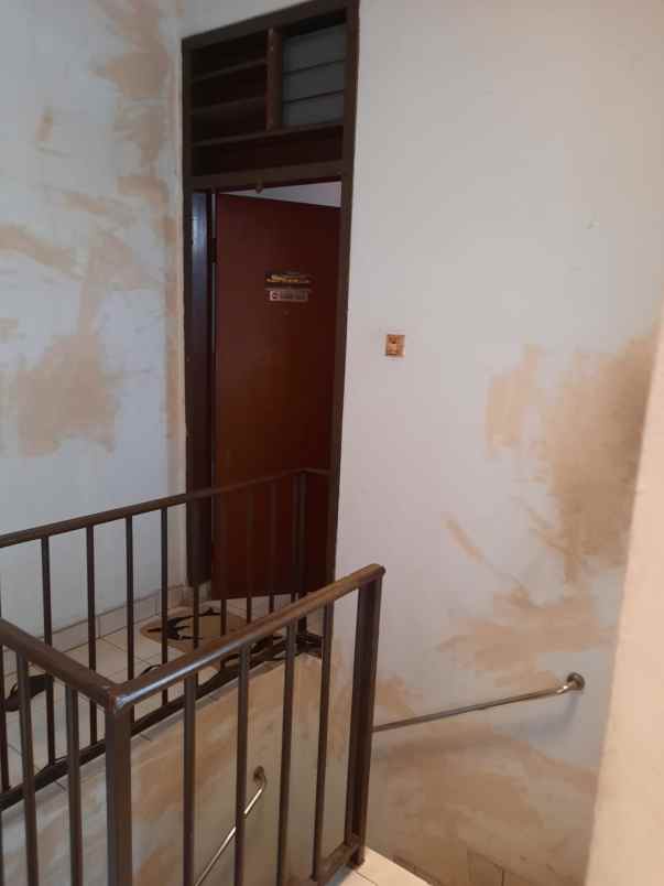 rumah dekat pasar asem reges tamansari jakarta barat