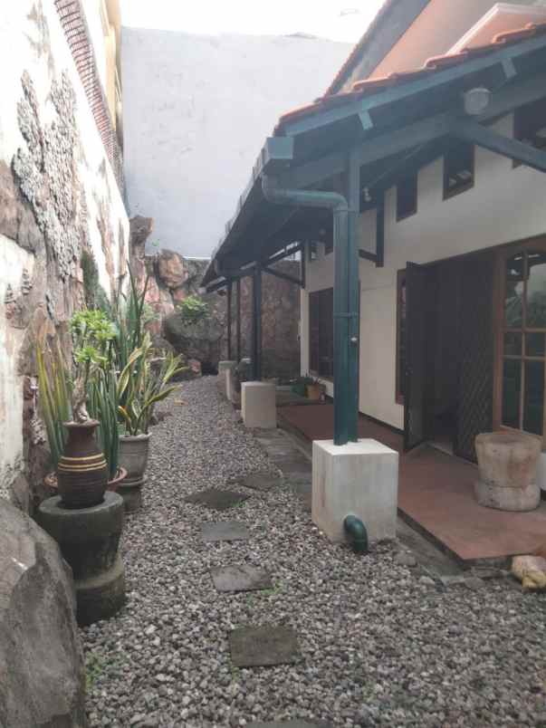 rumah gayung kebonsari row jalan kembar