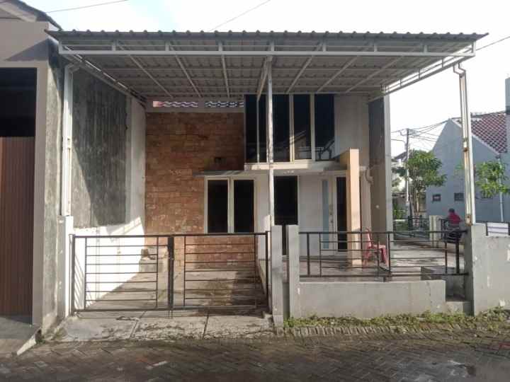 rumah hook 1 lantai siap huni di perumahan green lake