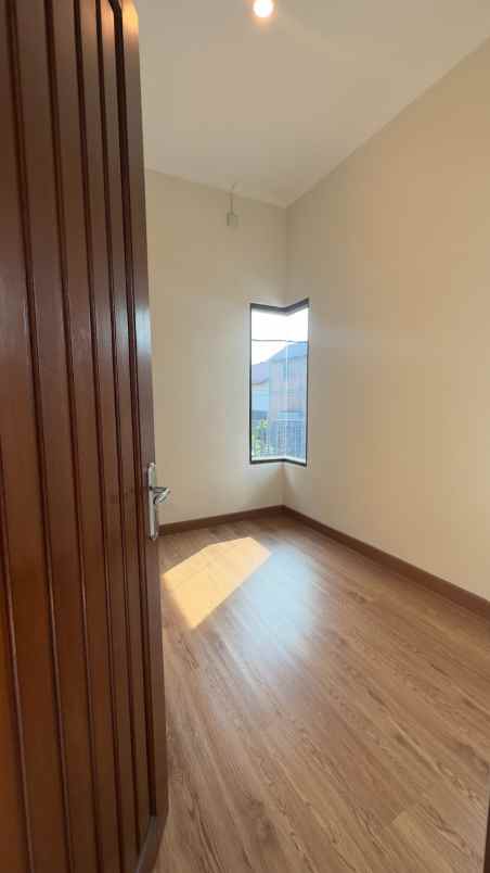 rumah hook 2 lantai siap huni di tambun selatan