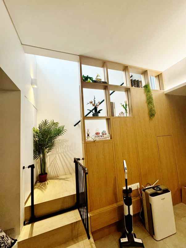 rumah hook 2 lantai tabebuya invensihaus bsd