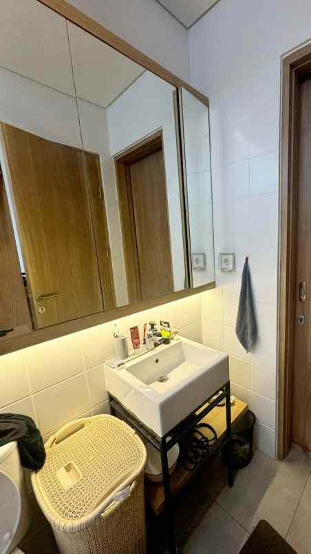 rumah hook 2 lantai tabebuya invensihaus bsd