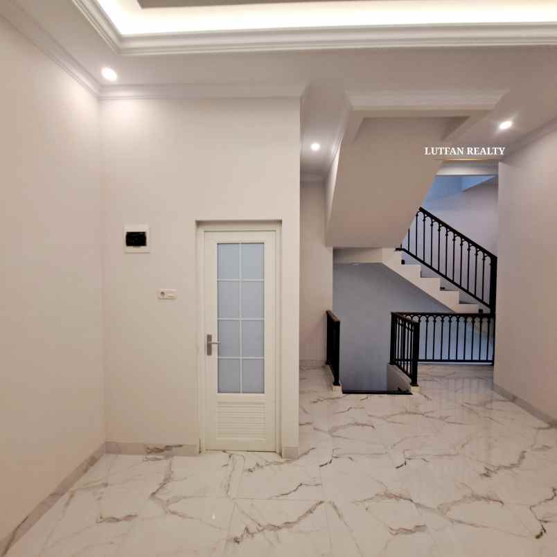 rumah jagakarsa american classic non cluster