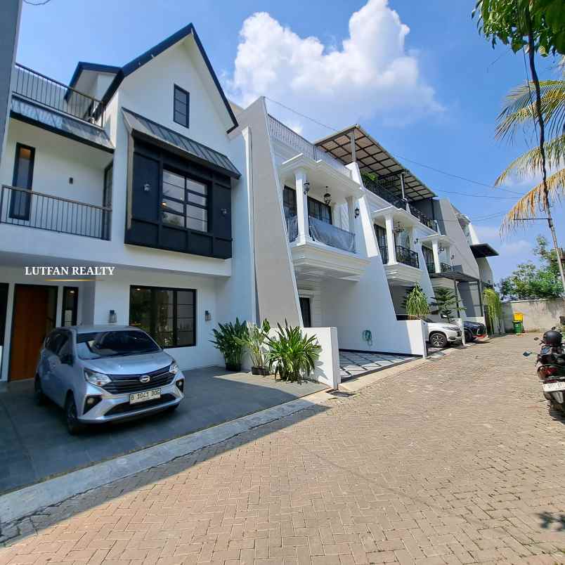 rumah jagakarsa farmhouse dalam cluster