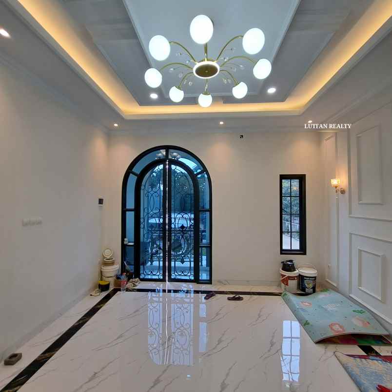 rumah jagakarsa modern classic