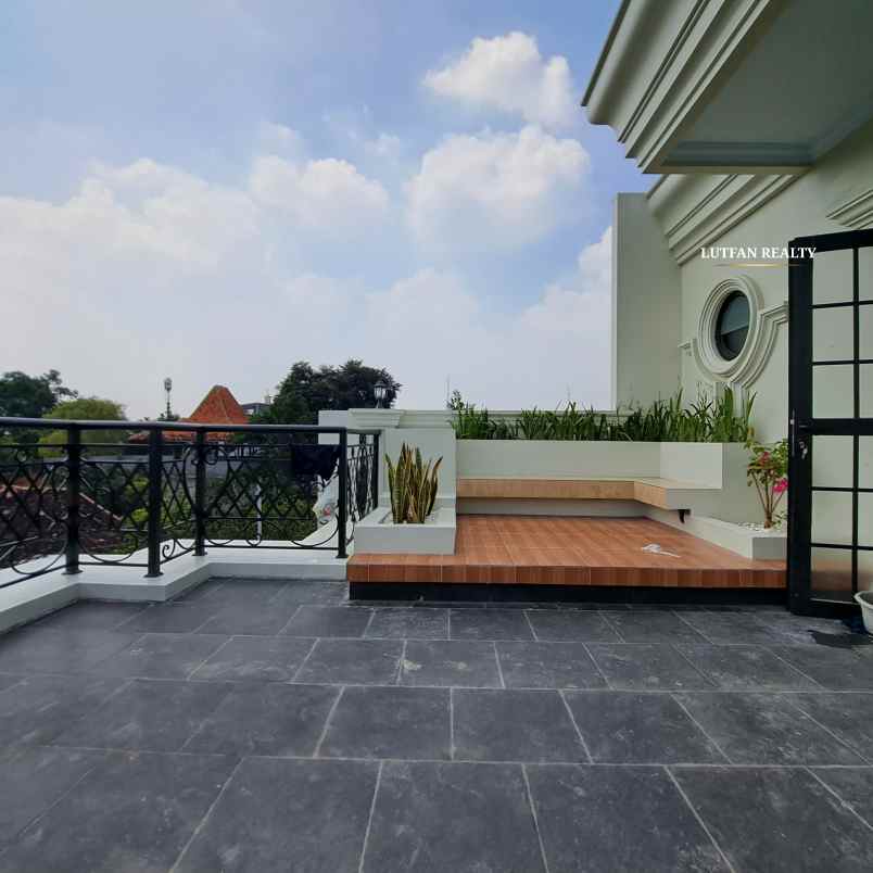 rumah jagakarsa modern classic
