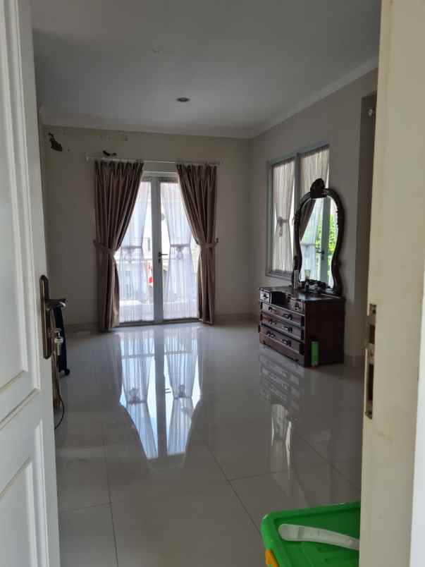 rumah jl kota wisata cibubur