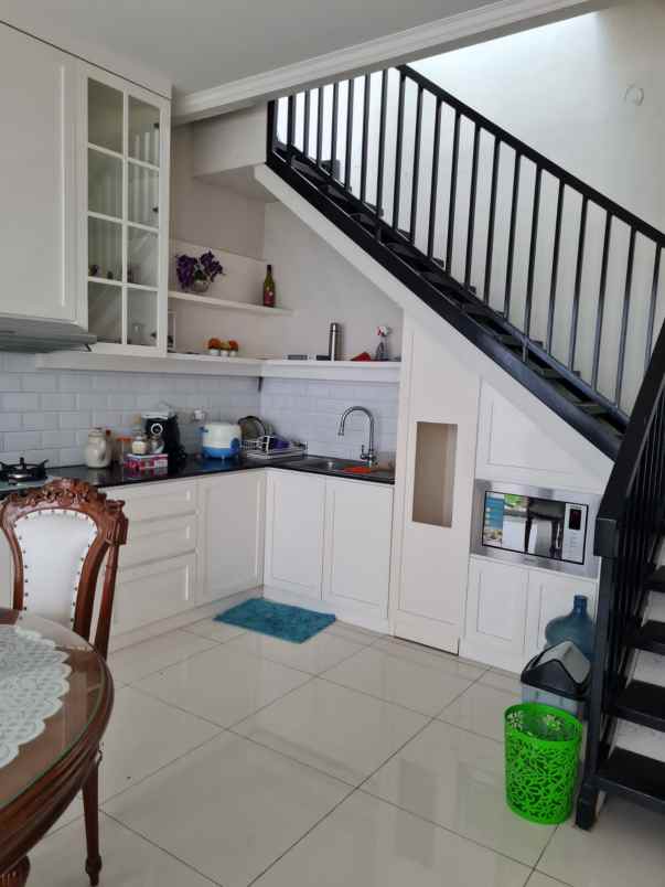 rumah jl kota wisata cibubur