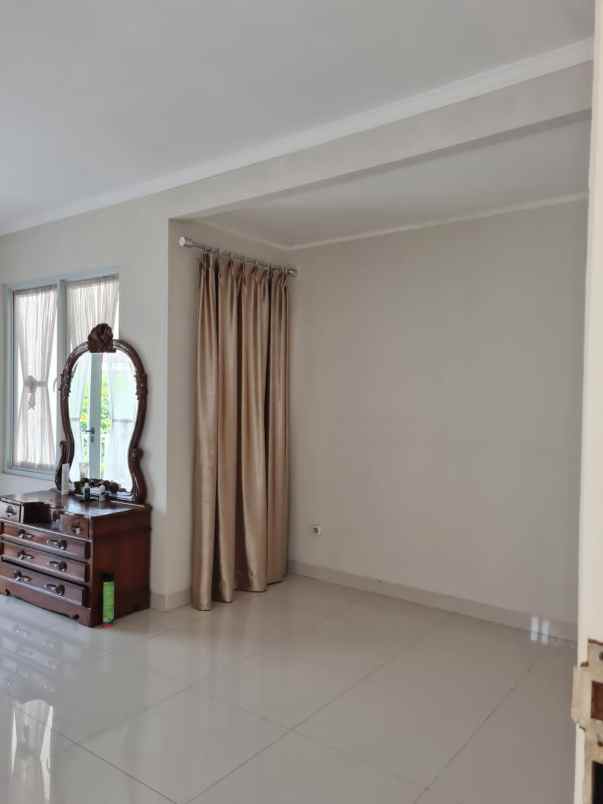 rumah jl kota wisata cibubur