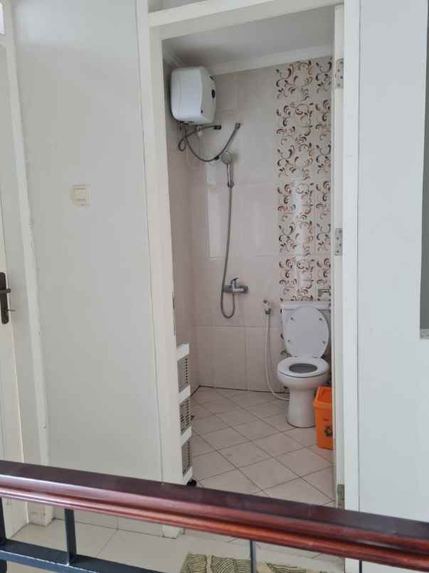 rumah jl kota wisata cibubur