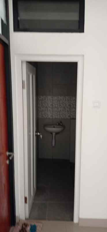 rumah jl lurah madi no 6 kp