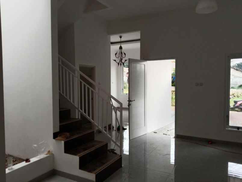 rumah jl raya sukahati cibinong