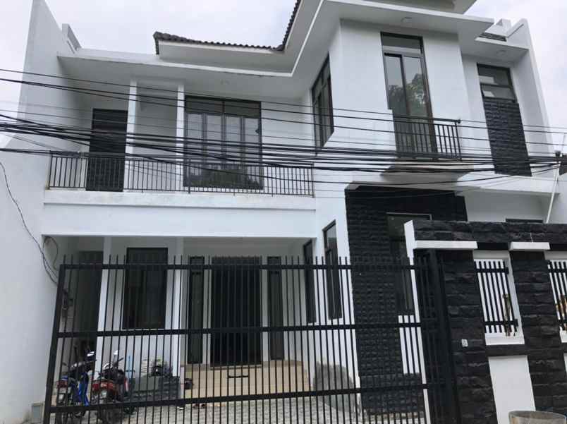 rumah jln raya petamburan