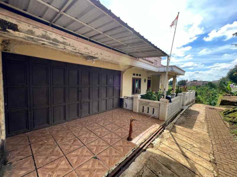 rumah luas dekat ke stasiun kereta cepat padalarang