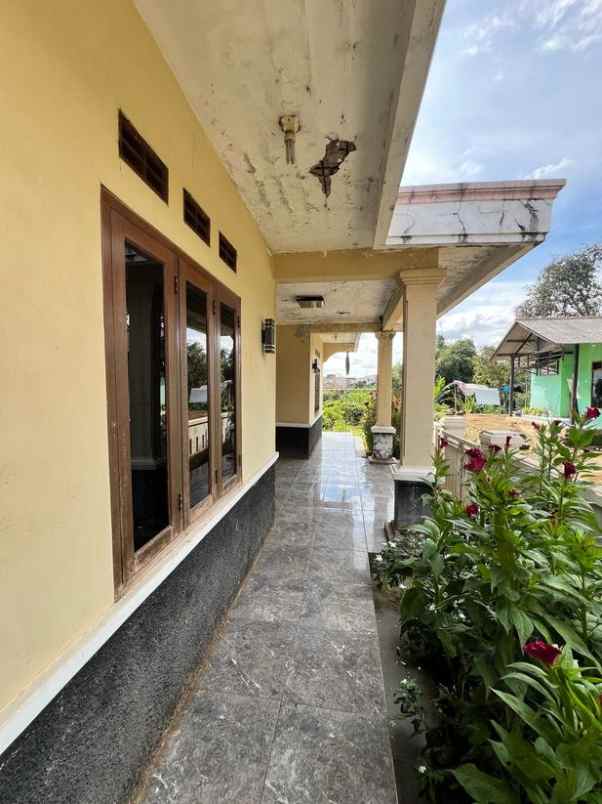 rumah luas dekat ke stasiun kereta cepat padalarang