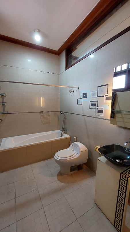 rumah luas full furnished di taman millenium bandung