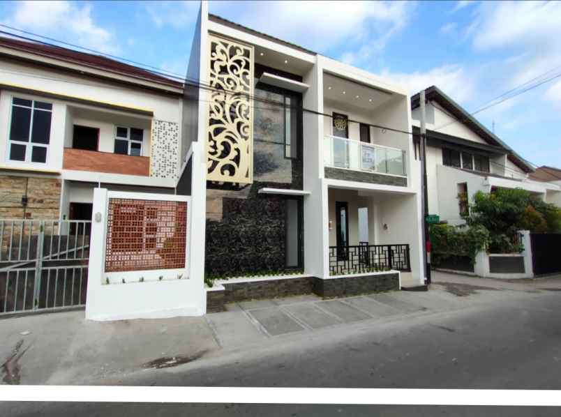 rumah maguwoharjo sleman yogyakarta