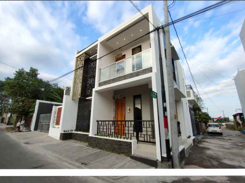 rumah maguwoharjo sleman yogyakarta