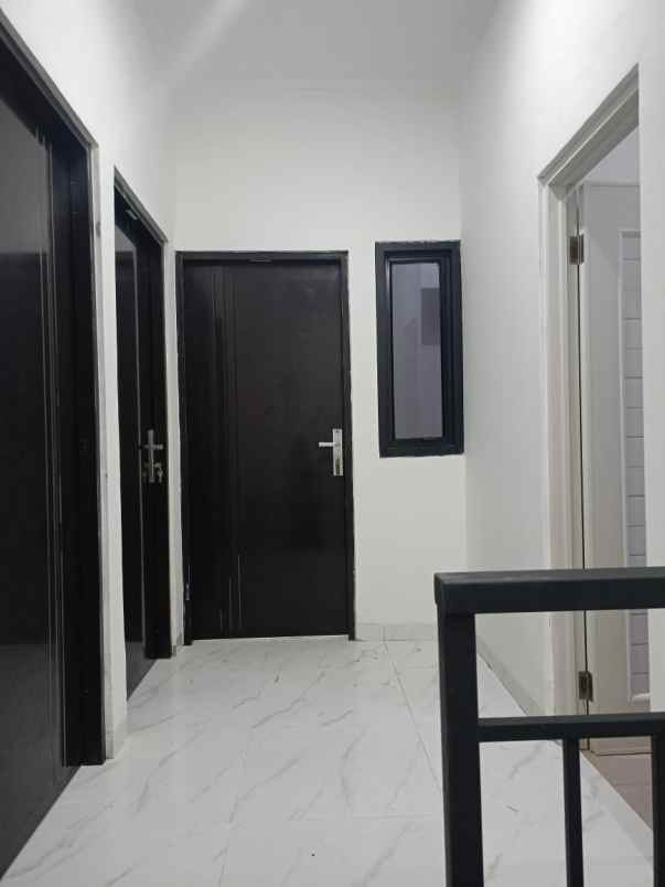 rumah mewah 2 lantai di tapos depok