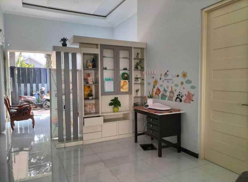 rumah mewah siap huni lokasi di araya nieuw indie