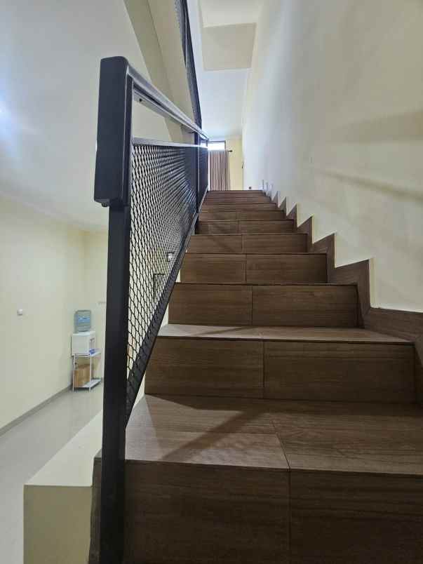 rumah modern minimalis 2 5 lantai di jagakarsa jaksel