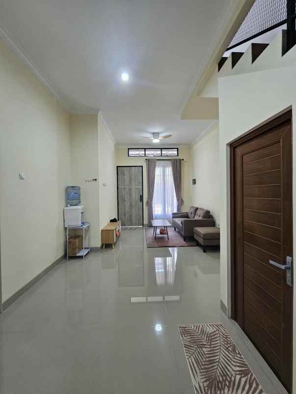 rumah modern minimalis 2 5 lantai di jagakarsa jaksel