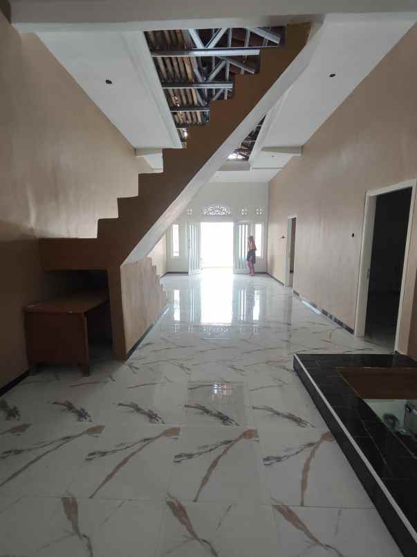 rumah modern minimalis 2 lantai lokasi sulfat