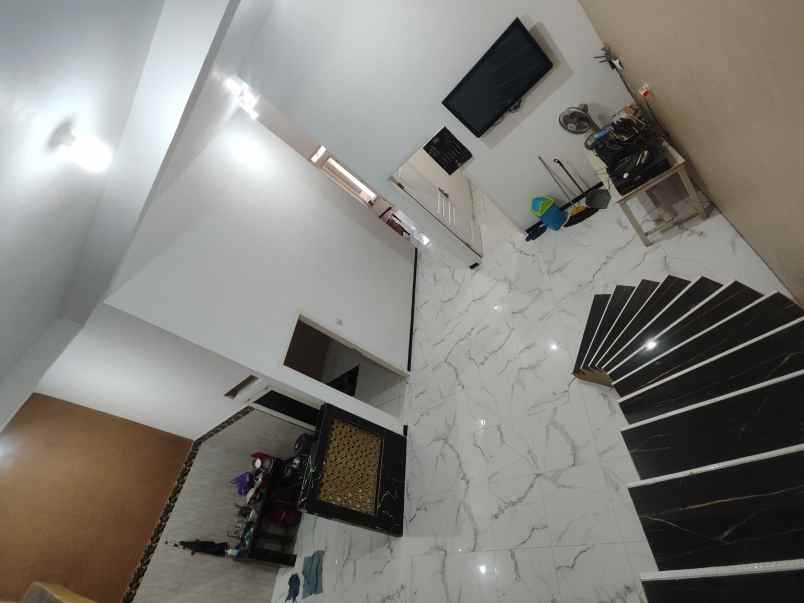 rumah modern minimalis 2 lantai lokasi sulfat