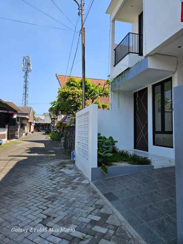 rumah modern smart door lokasi dekat kampus brawijaya