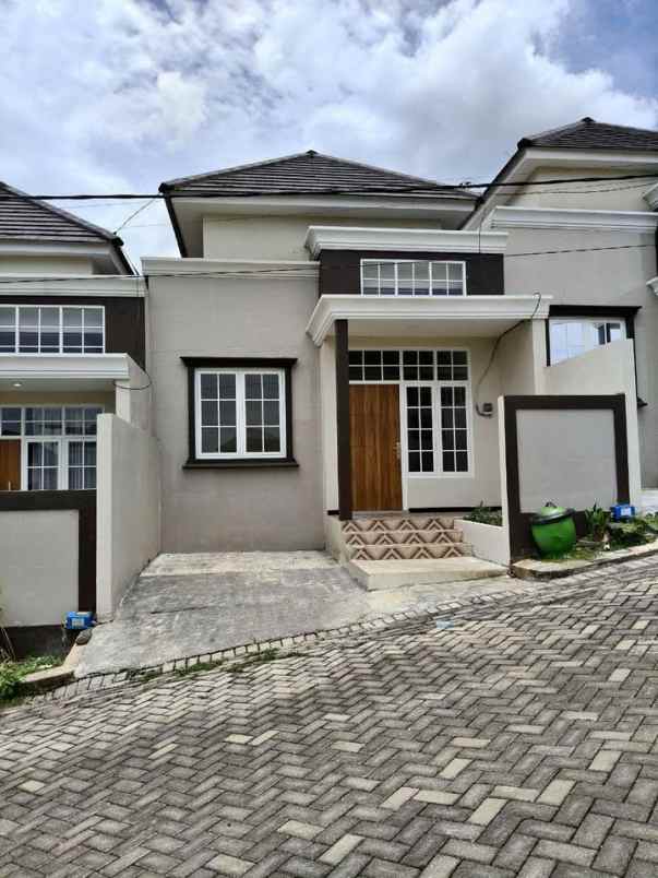rumah nuansa villa puncak annisa kota malang