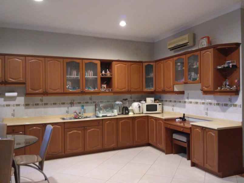 rumah pinggir jalan raya 150 meter ke kampus binus