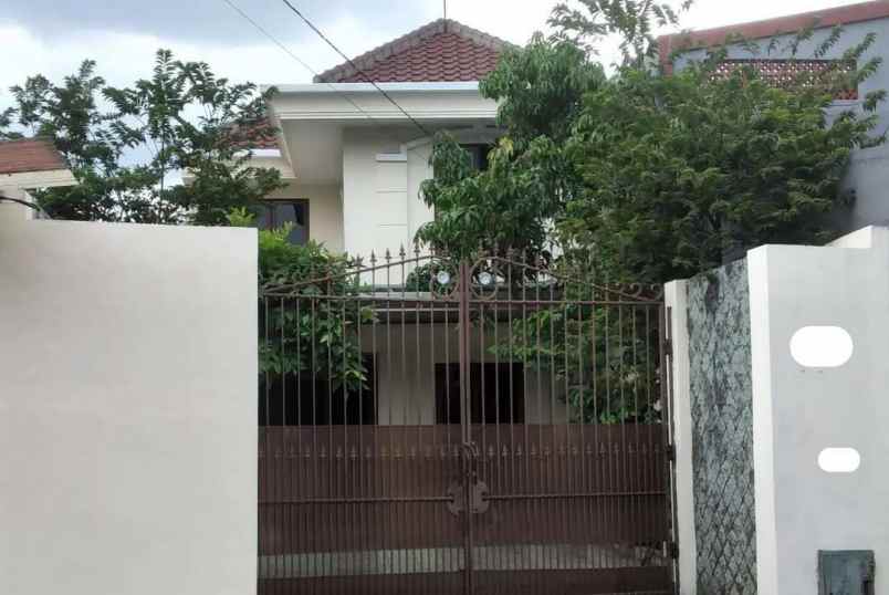 rumah pinggir jalan raya 150 meter ke kampus binus