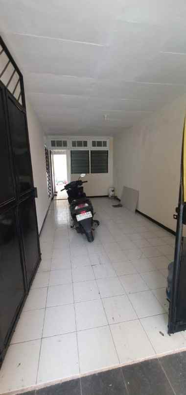 rumah rungkut mapan hadap selatan